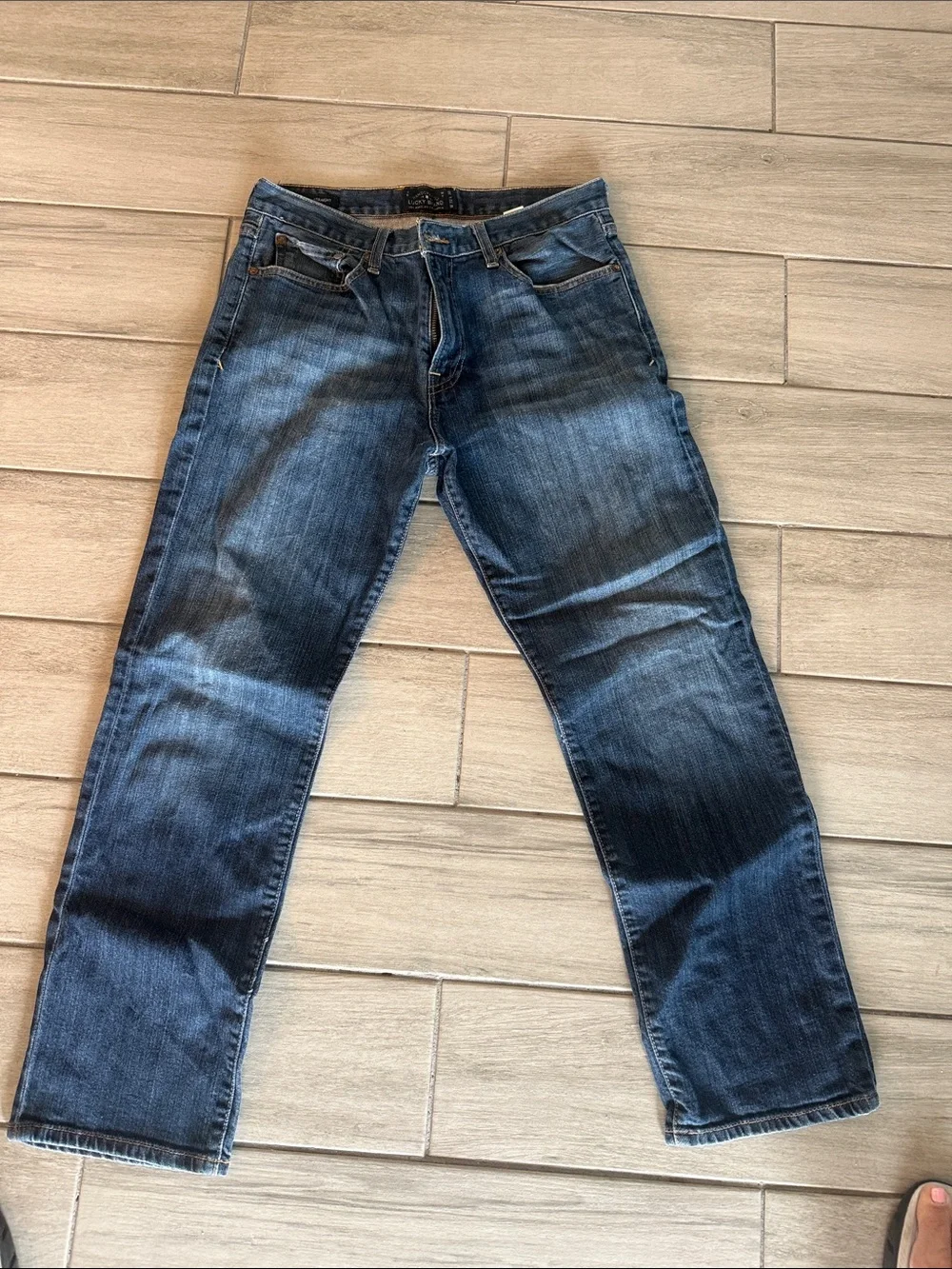 Lucky Brand Men's Washed Dark Blue Relaxed Jeans.  329 classic straight W32 L30